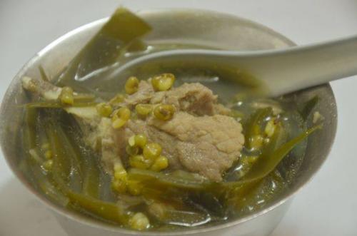 海带绿豆排骨汤的制作